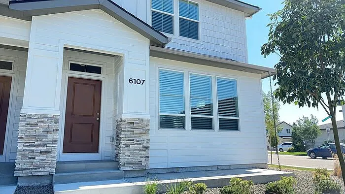 6175 N Tarako Ave — Photo 1
