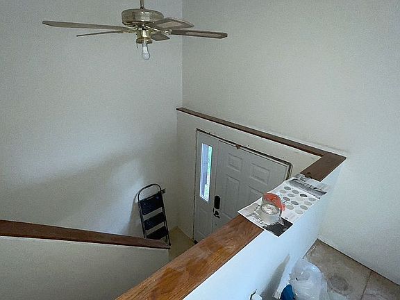 3rd image of 834 E Woodland Trl