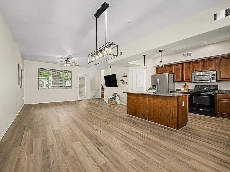 2402 E 5th St #1570 — Photo 10