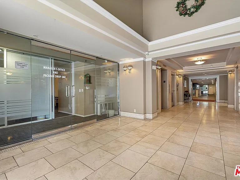 620 S Gramercy Pl #327 — Photo 4