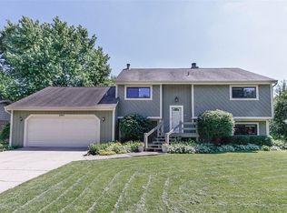 2863 Valley Forge Rd, Lisle, IL 60532