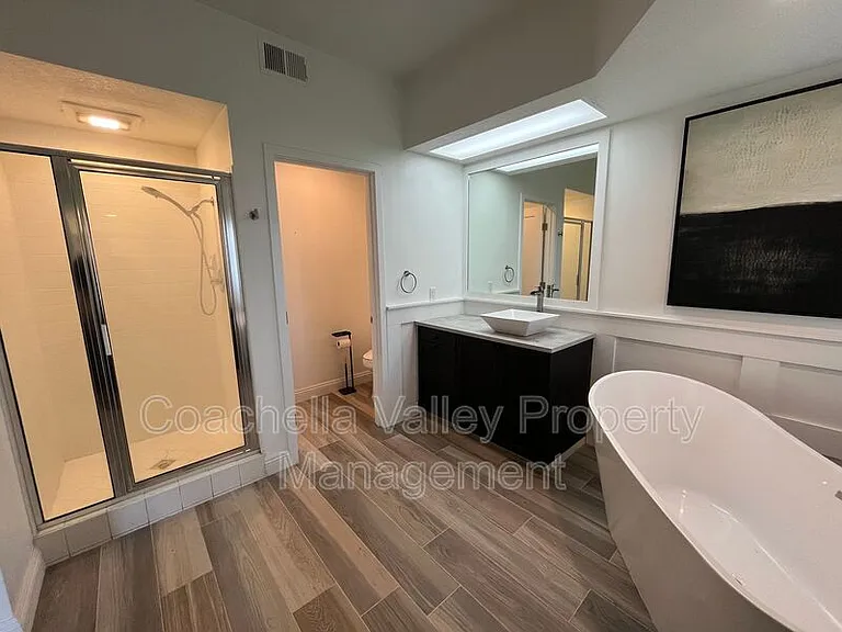 289 Vista Royale Cir W — Photo 10
