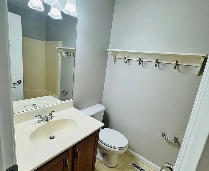 1221 Overton Ln — Photo 9