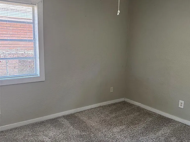 1319 Lyric Ln — Photo 9