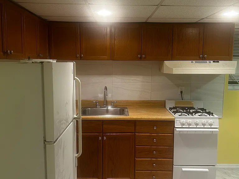 186 11th St #1 — Photo 9