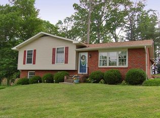 136 Dogwood Dr, Weaverville, NC 28787