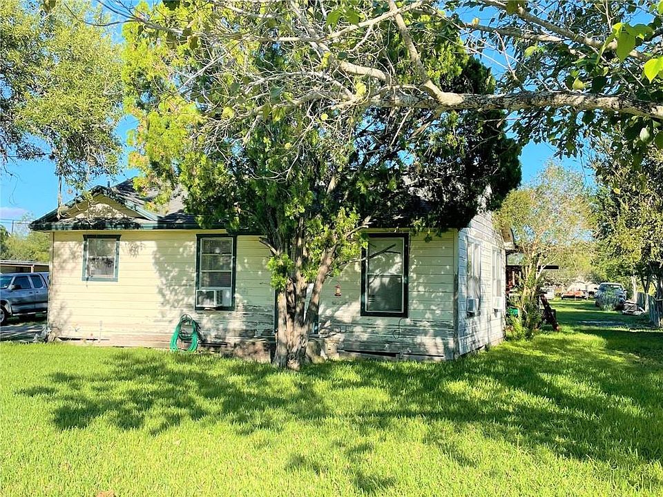 2nd image of 2918 E Harrington Dr