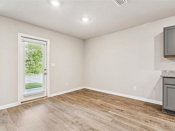 5th image of 10864 Burlington Way N
