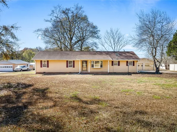 117 Boxwood Ln, Anderson, SC 29621