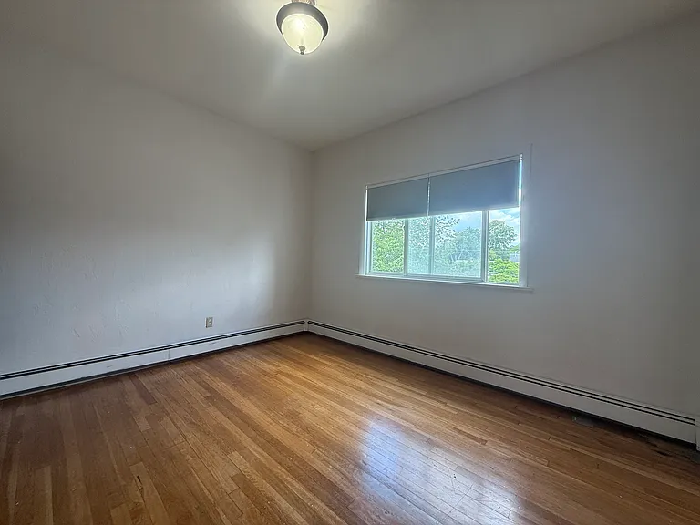 91 Webster St #2R — Photo 4