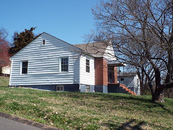 2nd image of 2435 Larkwood Ln