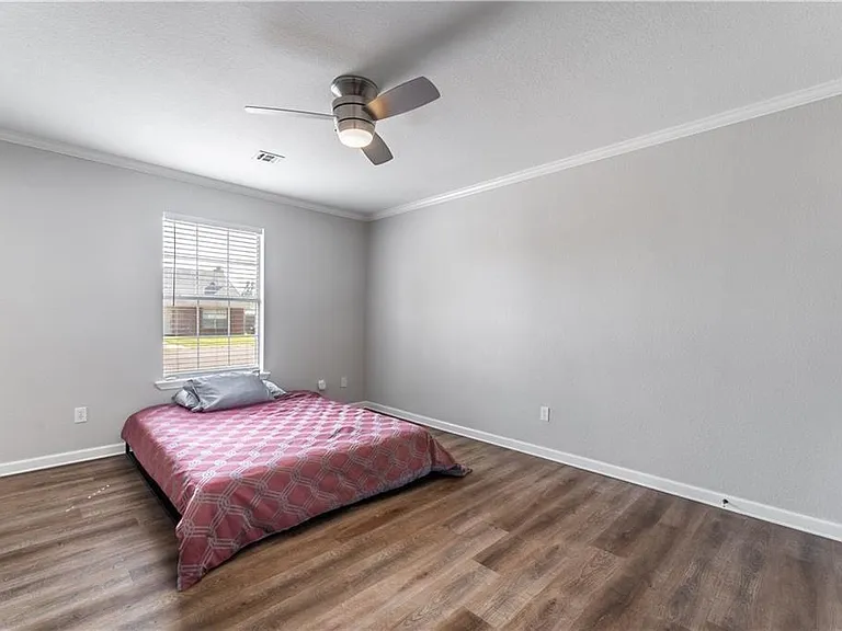 707 E Kara Ln — Photo 5