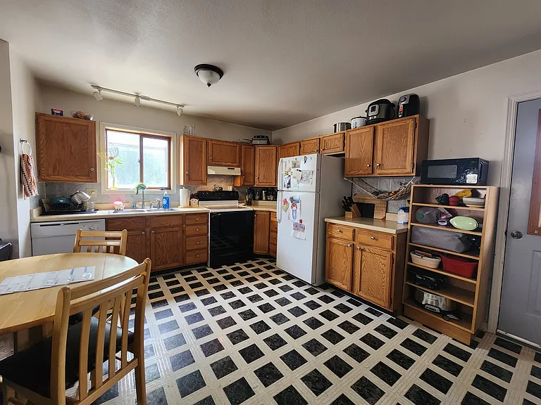 3135 E 7th Ave — Photo 9