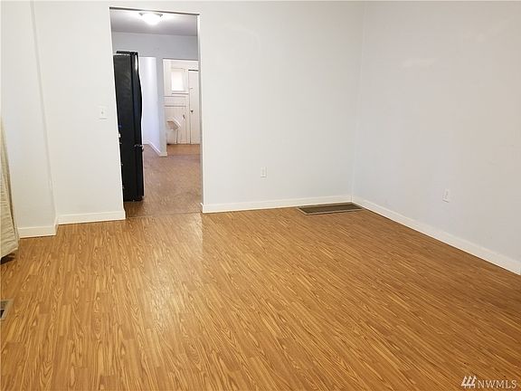 5th image of 1422 S Grant Ave