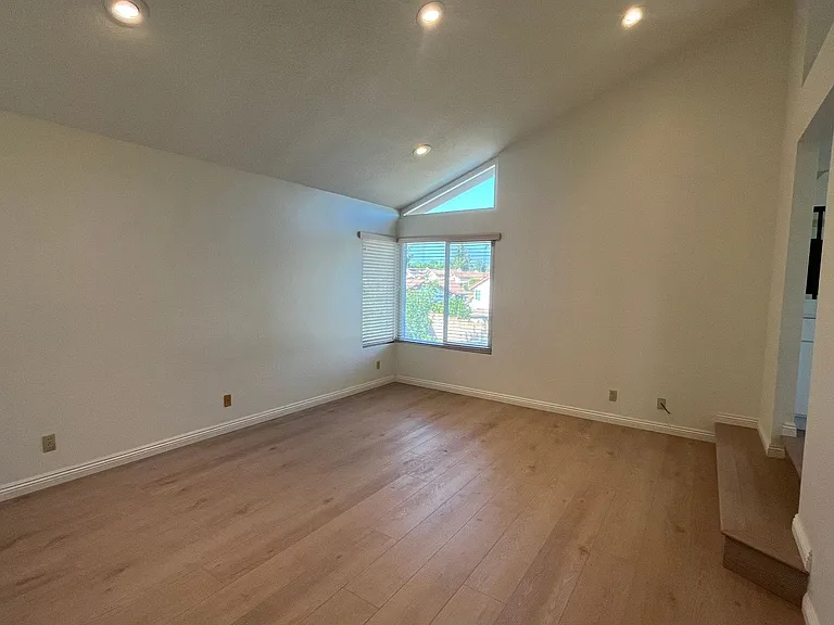 926 S Essex Rd — Photo 14