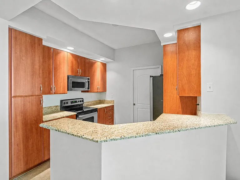 801 S Olive Ave #914 — Photo 3