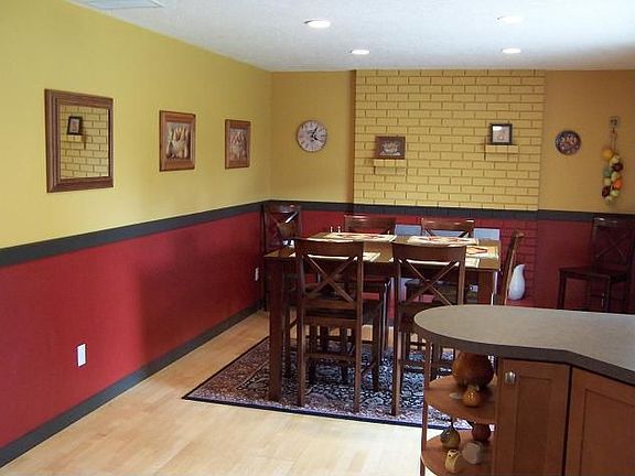 Casual dining or Family Room