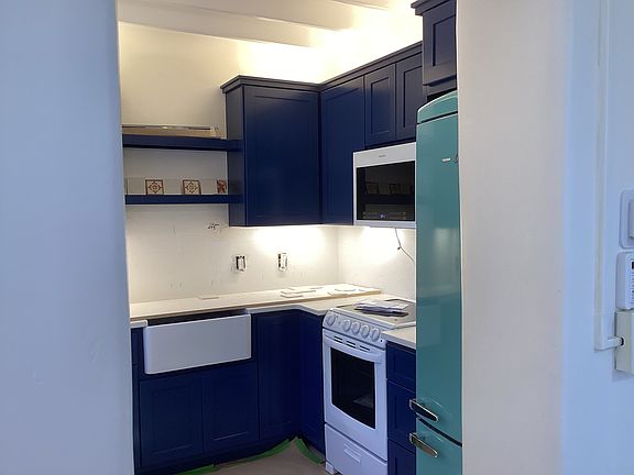 3rd image of 304 1/2 Dartmouth Dr SE #1/2