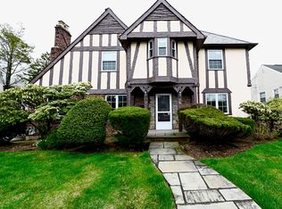 421 N Long Beach Rd, Rockville Centre, NY 11570