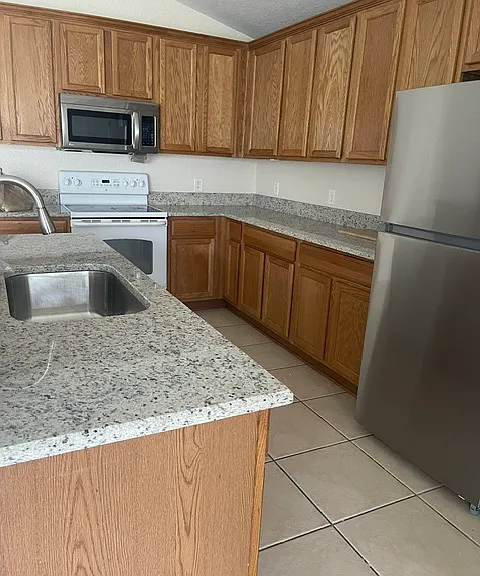5613 SW 41st St — Photo 6