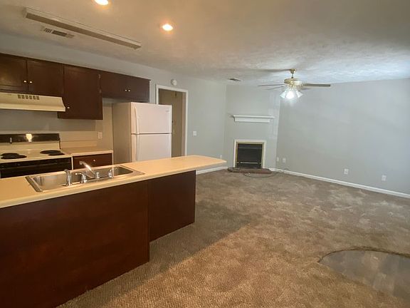 4th image of 307 Carver Dr #8