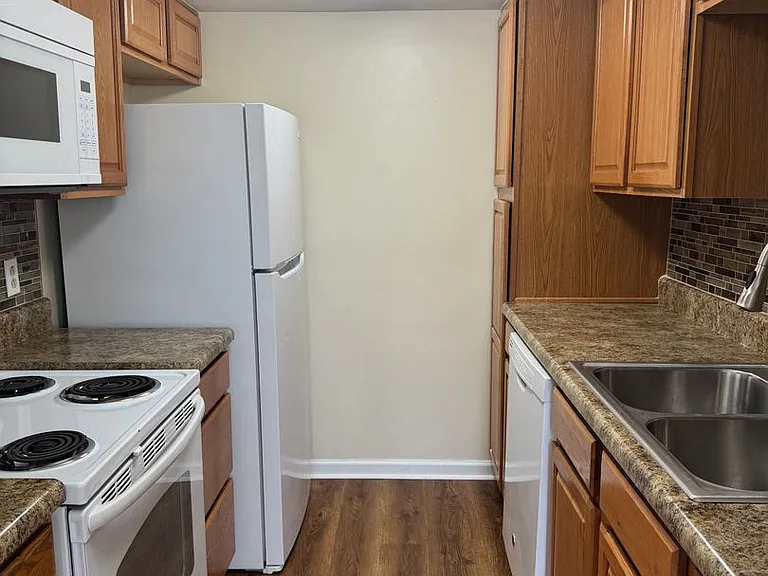 3500 Remington Ct — Photo 6