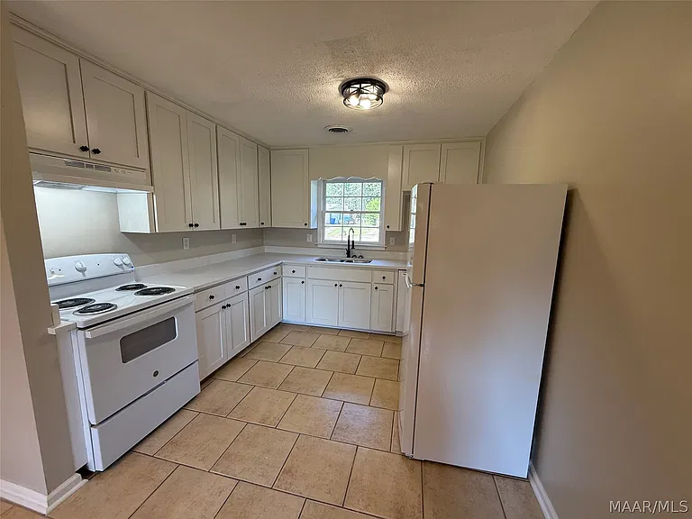 113 Lori St — Photo 8
