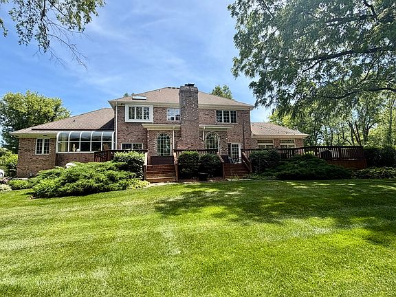 4th image of 17N656 Adams Dr