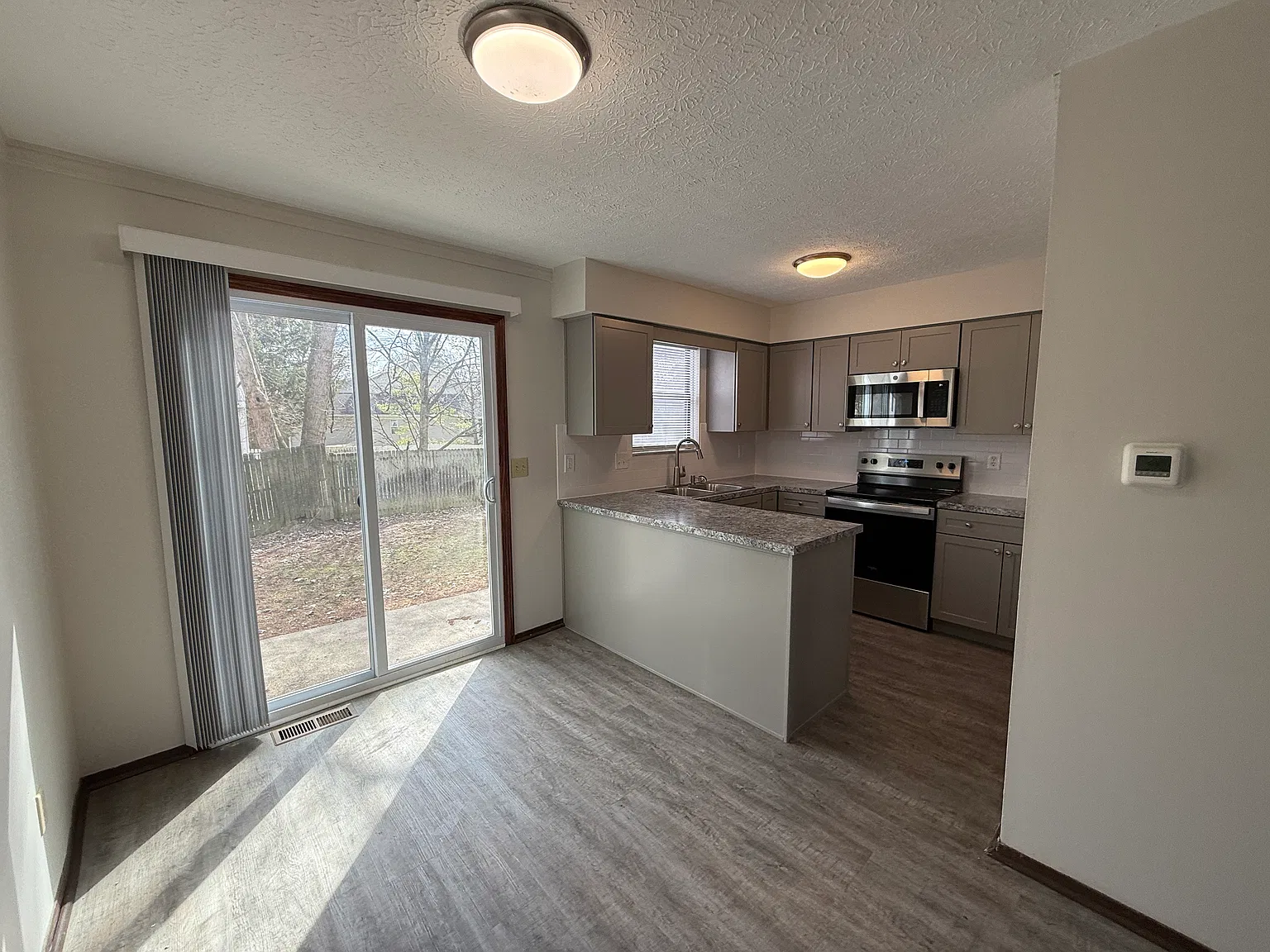 2 bed, 1.5 bath, $1,695 — Photo 2