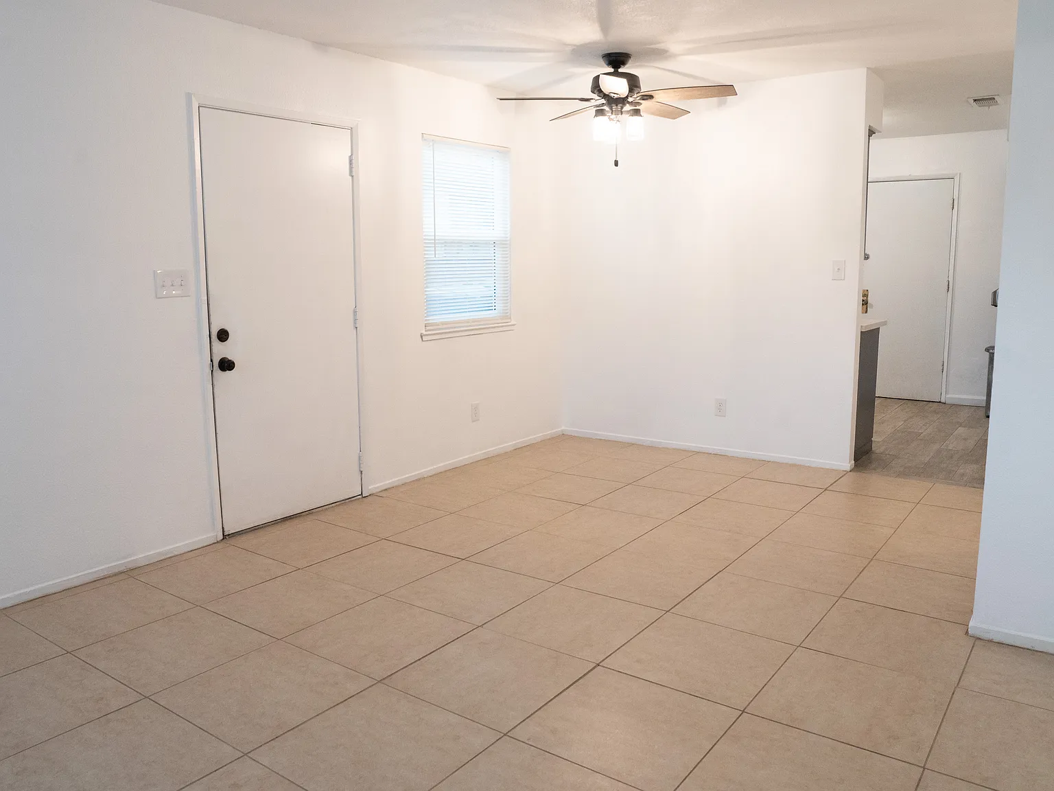 2 bed, 874 sqft, $1,750 — Photo 3