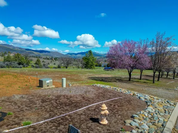 808 Maryhill Cir, Yreka, CA 96097