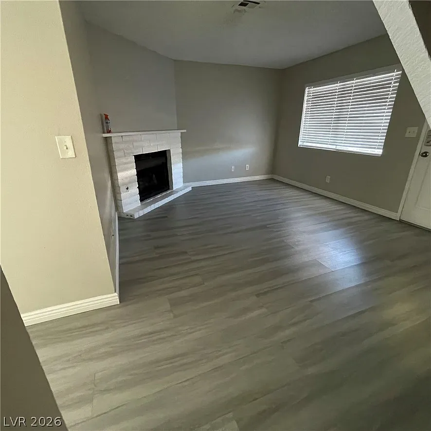 2 bed, 1.5 bath, 1080 sqft, $1,550 — Photo 2