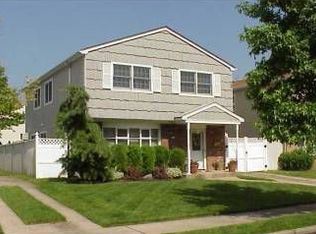 11 Brookfield Ave, Staten Island, NY 10308