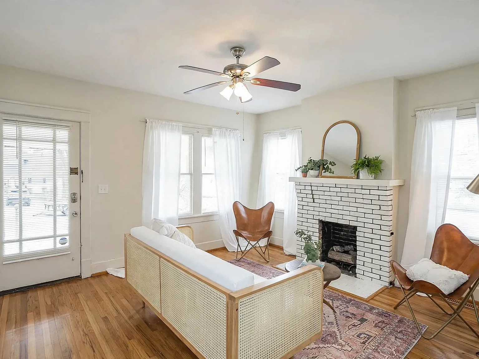 2 bed, 1.5 bath, 1200 sqft, $2,300 — Photo 3