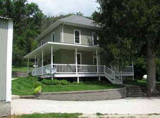 1490 Village Creek Dr, Lansing, IA 52151