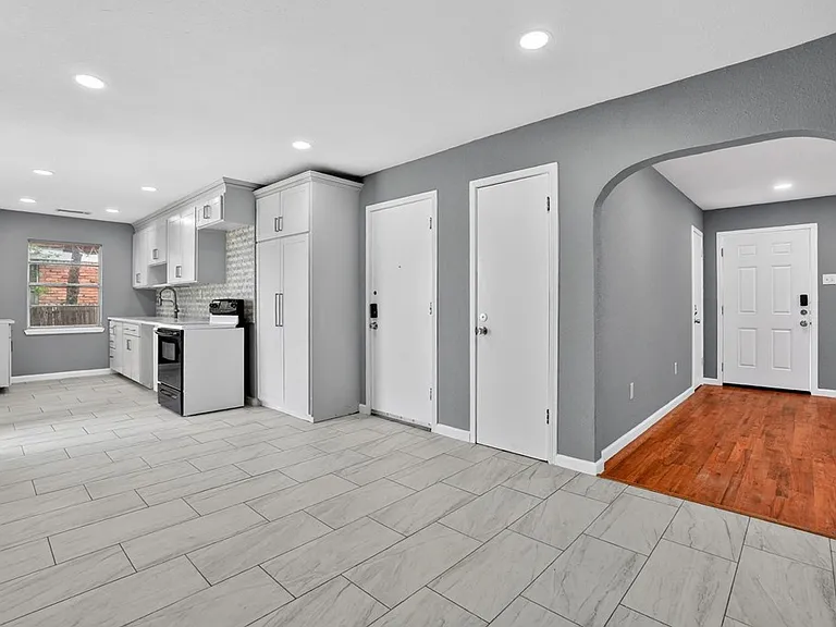 4427 Leddy Dr — Photo 10