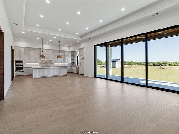 2nd image of 4558 Hicks Ln