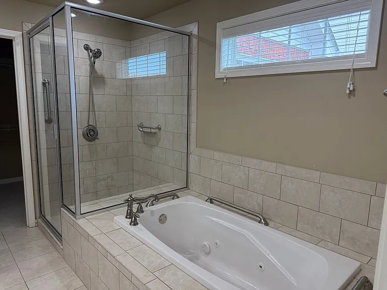 12 Enclave — Photo 17