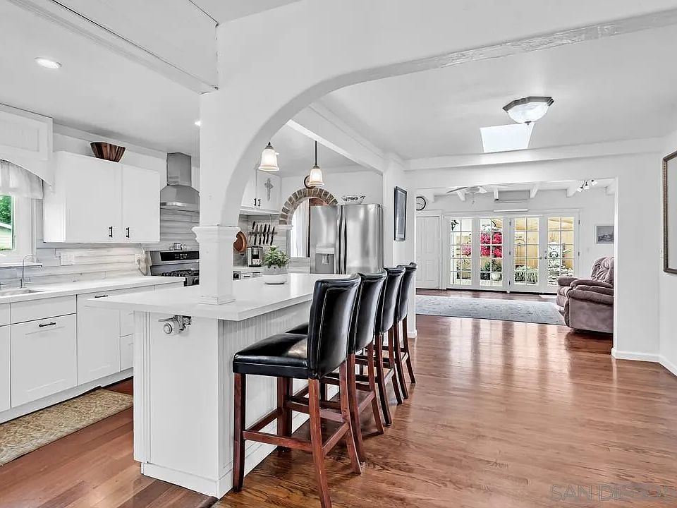 1st image of 7712-14 Peacock Dr