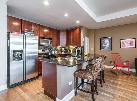 3rd image of 2700 W Belmont Ave Unit 206