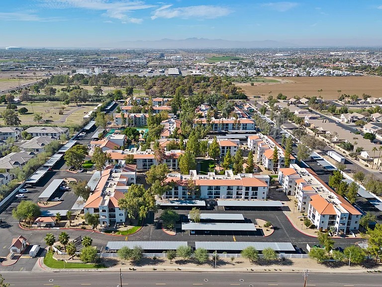 Solas Glendale — Photo 26