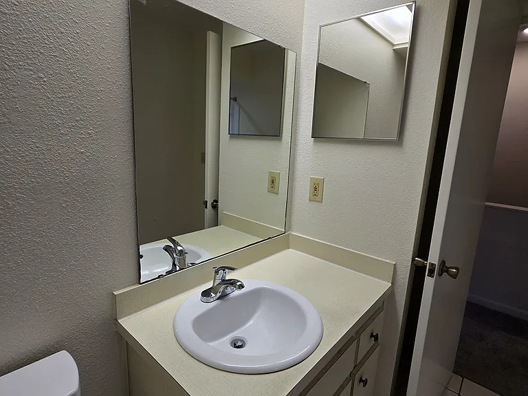Glenncove Apartment Townhomes — Photo 37