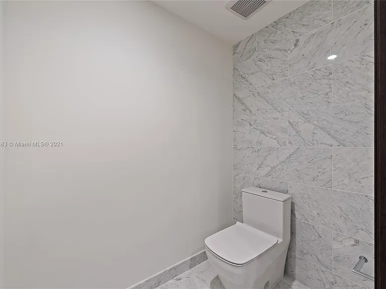 Brickell Plz — Photo 18