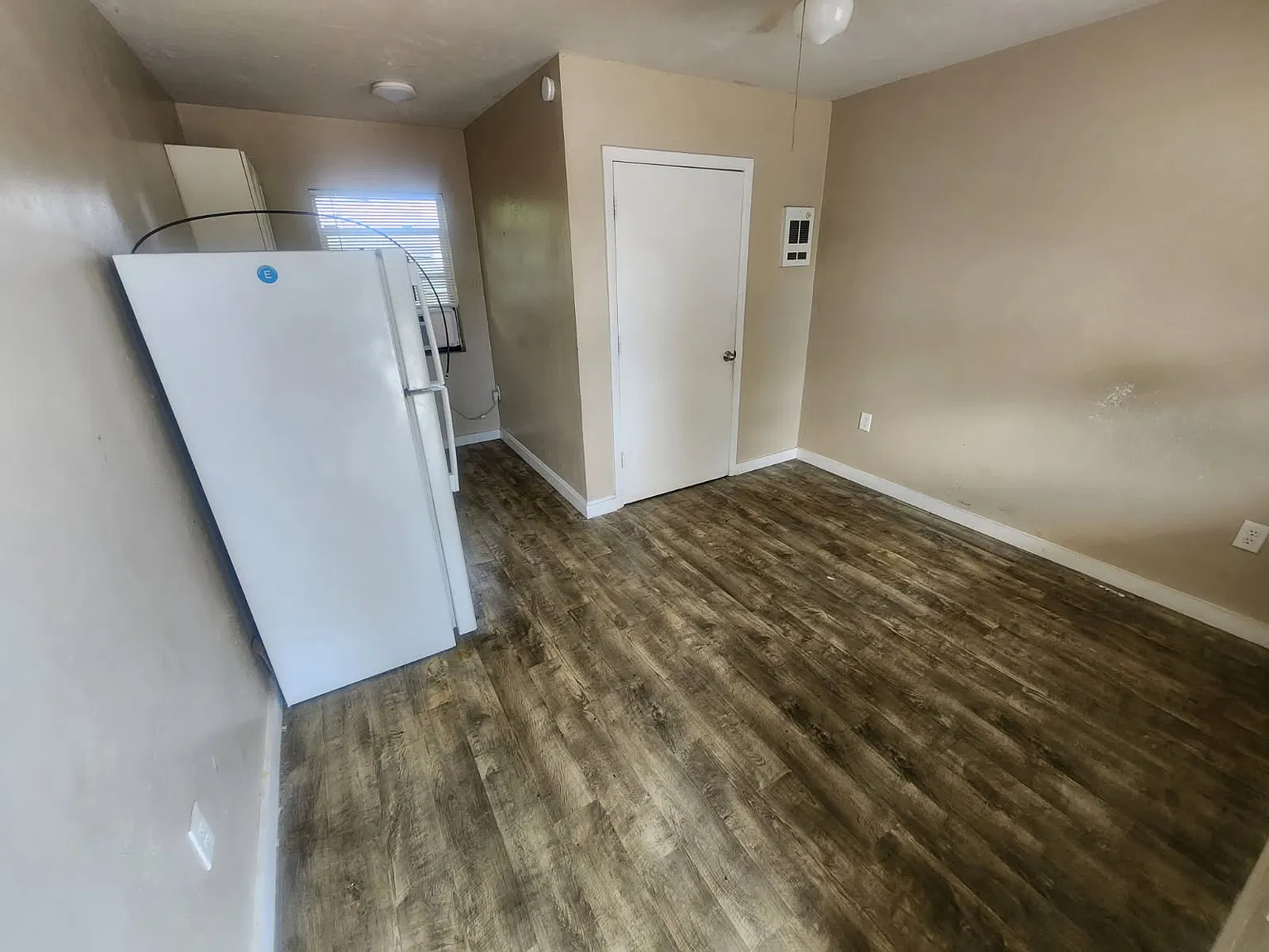 1 bed, 350 sqft, $1,100 — Photo 4