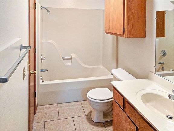 5th image of 406 SW 7th St APT B