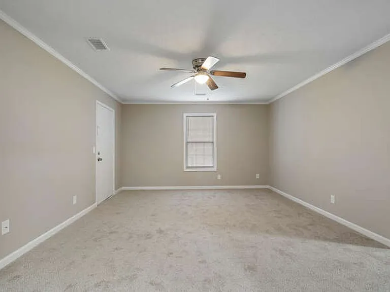 Governor's Court Apartments — Photo 9