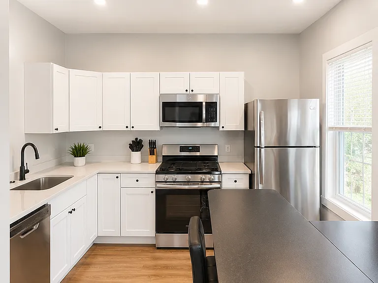 723 E 3rd St #2 — Photo 3
