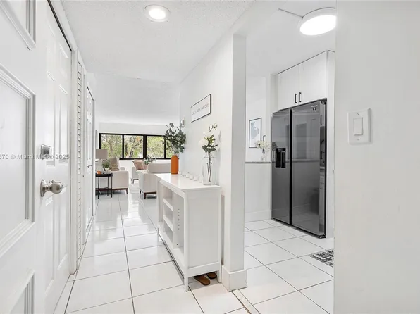 301 Racquet Club Rd APT 208, Fort Lauderdale, FL 33326