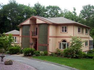 10 Shepherds Hollow Rd, Leeds, MA 01053