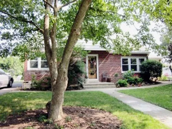 1317 Meadowcreek Ln, Lancaster, PA 17603